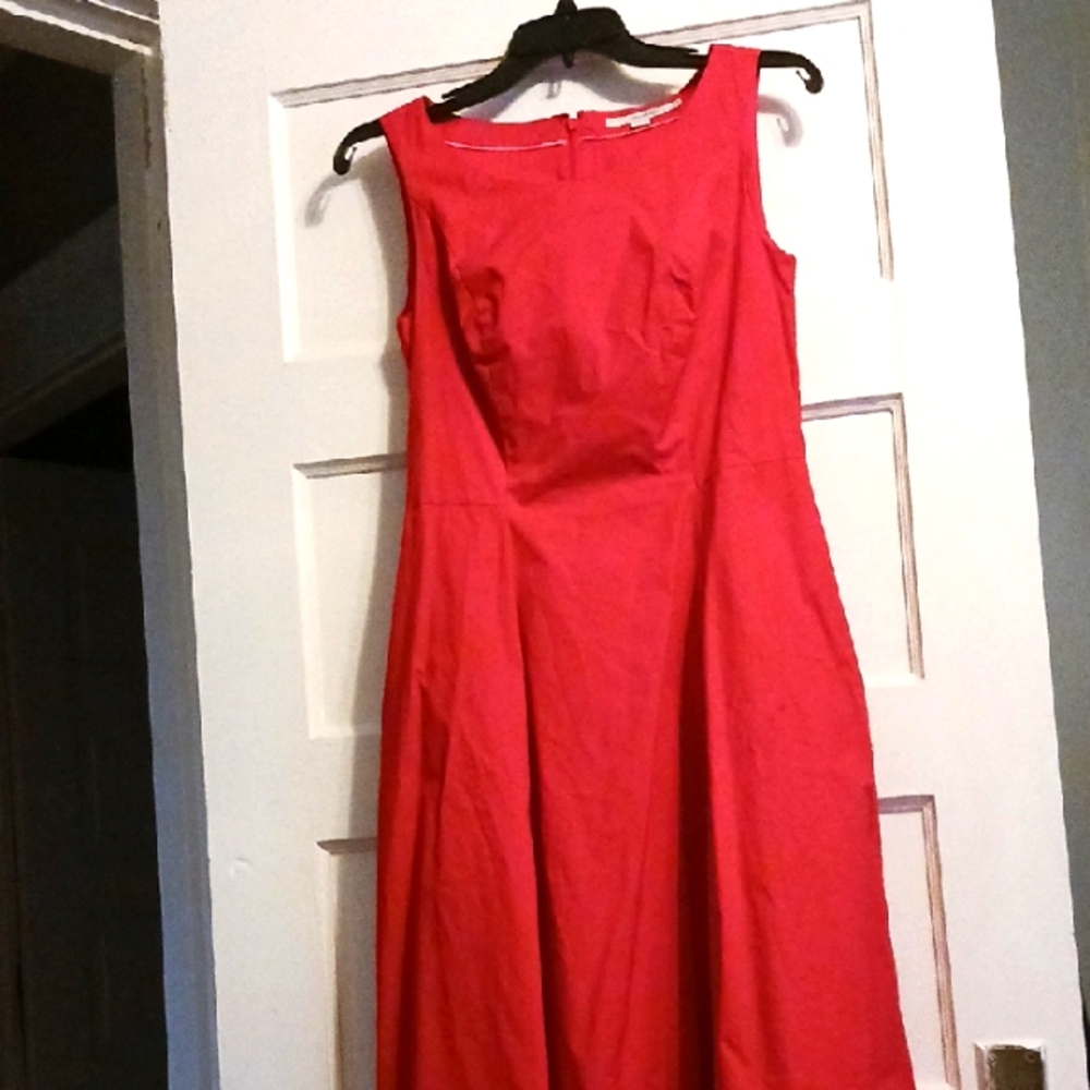 Red Sleeveless Knee Length Dress